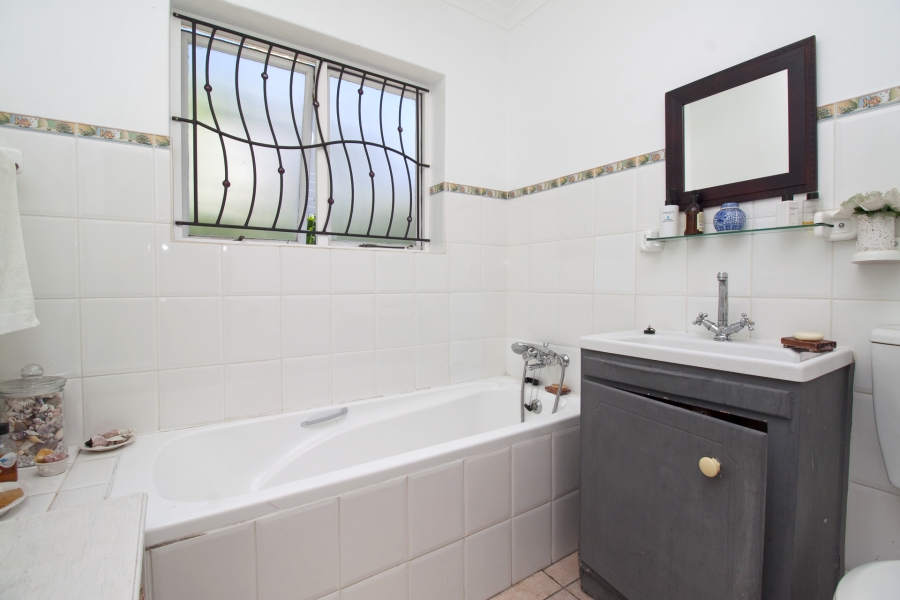 3 Bedroom Property for Sale in Milkwood Park Western Cape